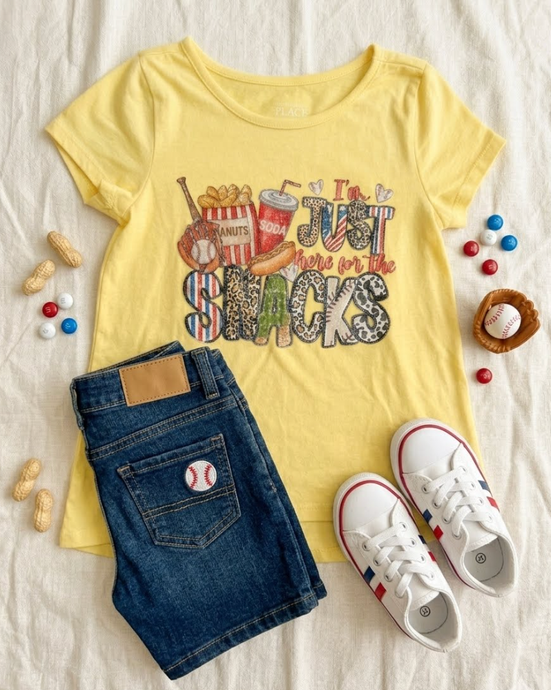 T-Shirt -I'm Just Here For The Snacks